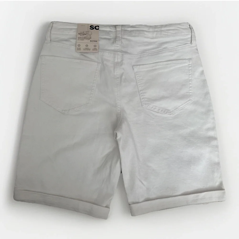 New SO Juniors White Bermuda Shorts Low Rise Size 9/29W 9in Inseam